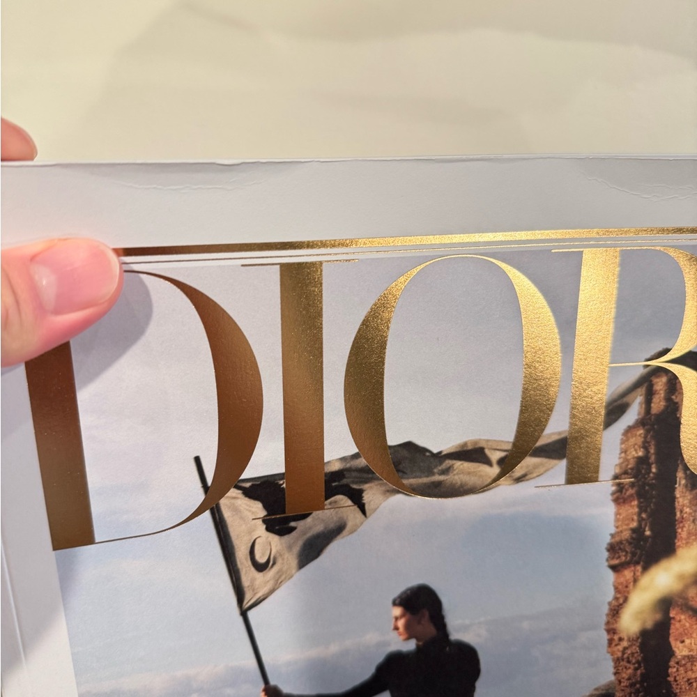 Dior Magazine - Picture 2 of 6